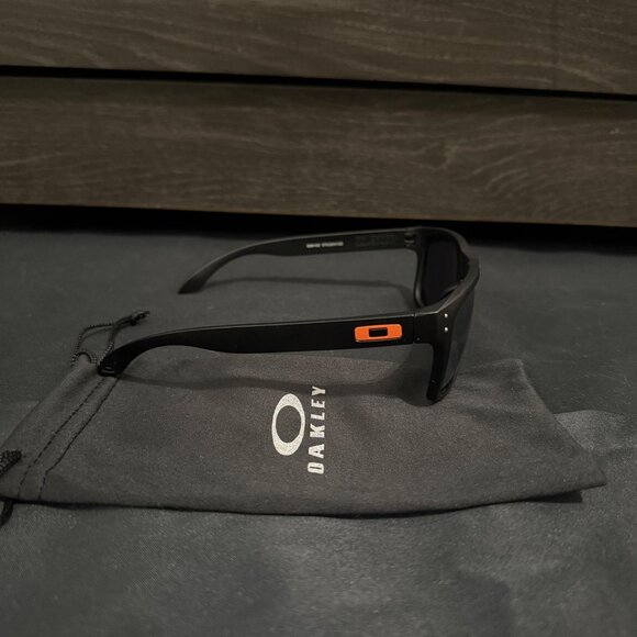 Oakley Holbrook Mens Sunglasses 9102 Silver Reflective Lenses - Picture 3 of 6